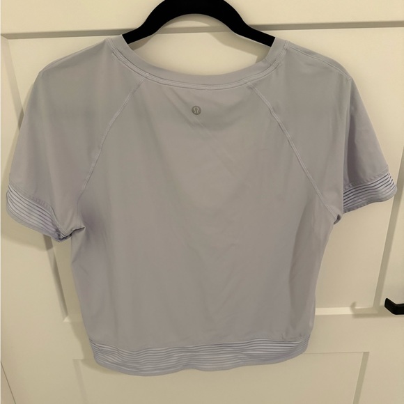 Lululemon Light Purple Short Sleeve Athletic Top Medium Striped Hem - Picture 3 of 5